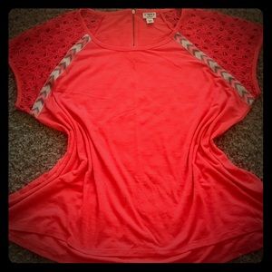 🌻2/$10🌻 Cute Hi/lo Coral Top